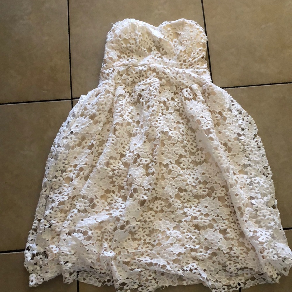 ❌ SOLD ❌White Lace Women's Strapless Dress